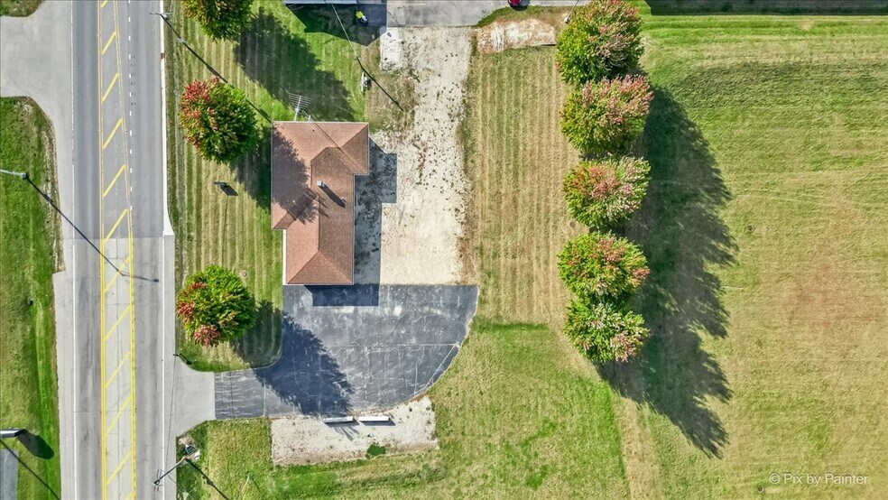 More Photos Of 124 E Oak Knoll Dr, Hampshire Office For Sale