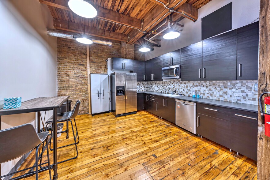 More Photos Of 747 N LaSalle St, Chicago Loft Creative Space For Sale