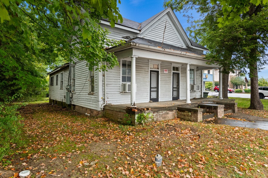 More Photos Of 226 E Main St, Sevierville Freestanding For Sale