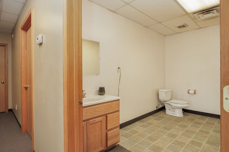 More Photos Of 801 Woodsdale Rd, Elwood Warehouse For Sale