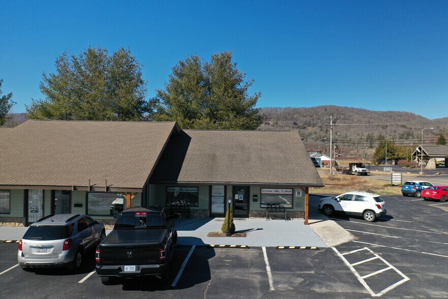 More Photos Of 102 High Country Sq, Banner Elk General Retail For Lease