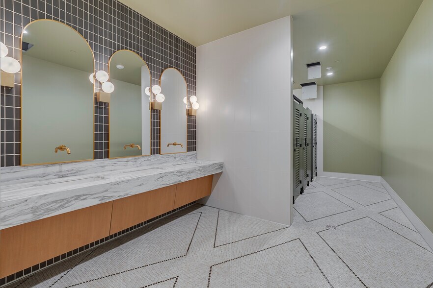 More Photos Of 155 Riveredge Dr, Dallas Office For Lease