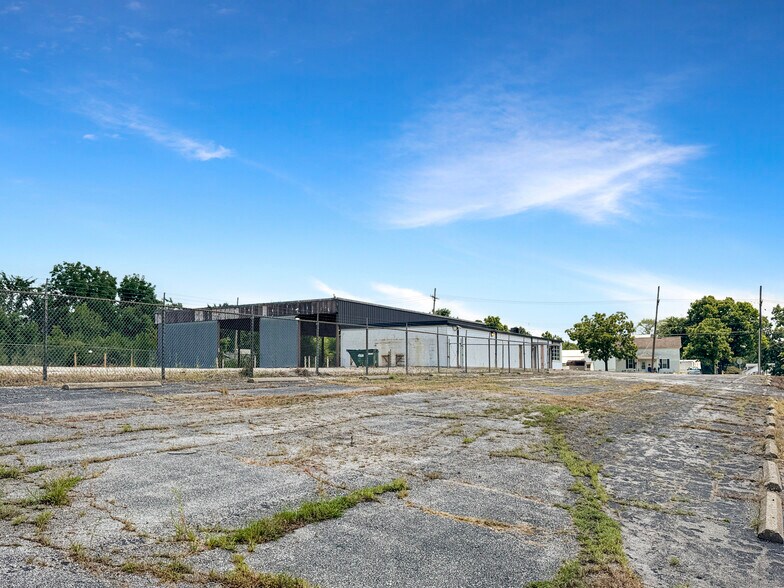 More Photos Of 313 Franklin Ave, Union Light Distribution For Sale