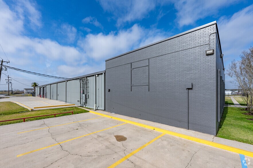 More Photos Of 403 W Admiral Doyle Dr, New Iberia Distribution For Sale