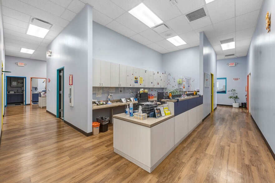 More Photos Of 3326 Watters Rd, Pasadena Office For Sale