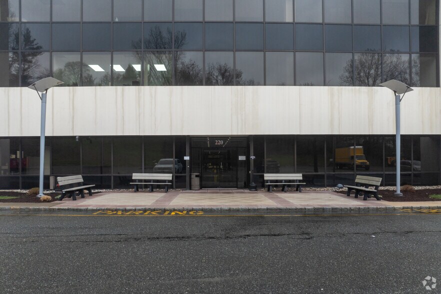 More Photos Of 220 White Plains Rd, Tarrytown Office For Lease