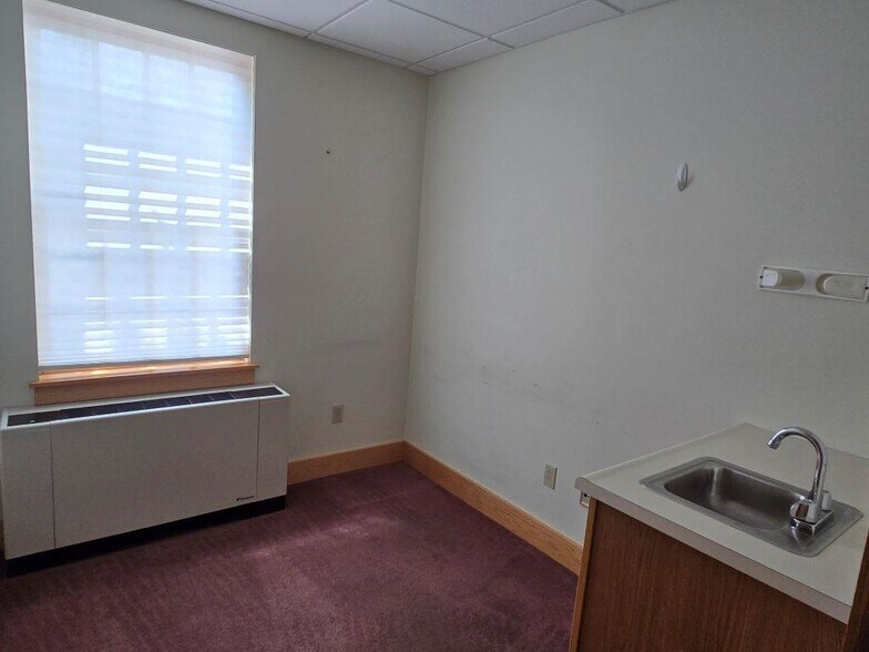 More Photos Of 105 Main St, Windsor Office For Sale