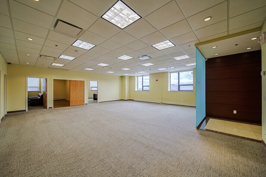 More Photos Of 280 Broad Ave, Palisades Park Office For Lease
