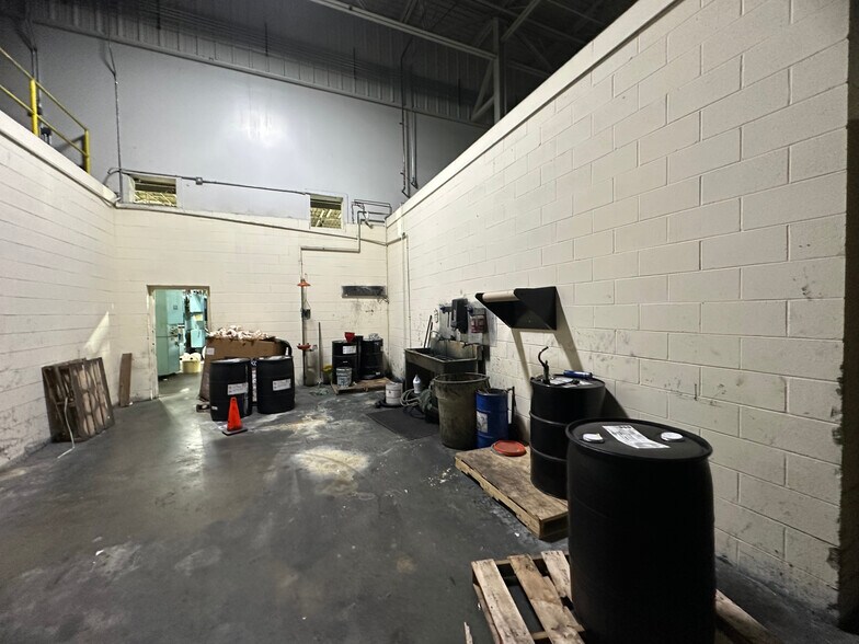 More Photos Of 311 W Central, Valdosta Manufacturing For Sale