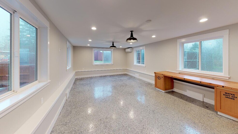 More Photos Of 1425 SE 9th St, Warrenton Warehouse For Sale