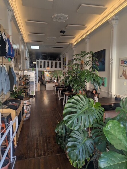 More Photos Of 302 Valencia St, San Francisco General Retail For Lease