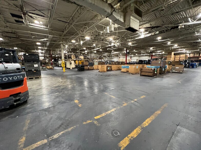 More Photos Of 1641 Thompson Rd, Hartselle Manufacturing For Sale