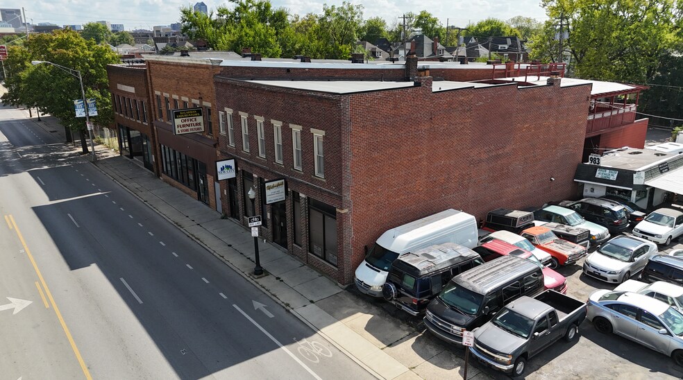 Primary Photo Of 975 W Broad St, Columbus Office For Lease
