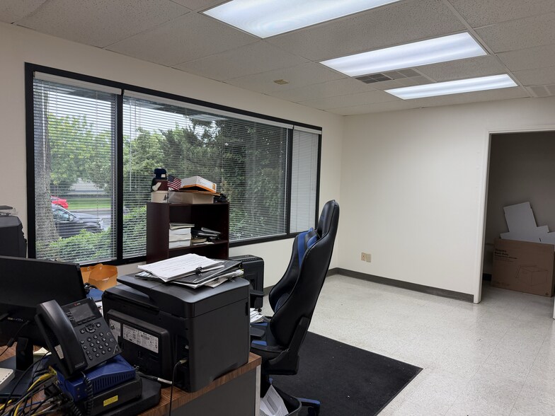 More Photos Of 536 Hi Tech Pky, Oakdale Warehouse For Sale