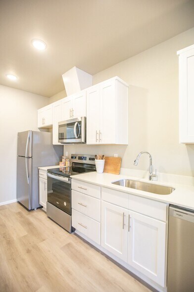 More Photos Of 421 NE 80th Ave, Hillsboro Apartments For Sale