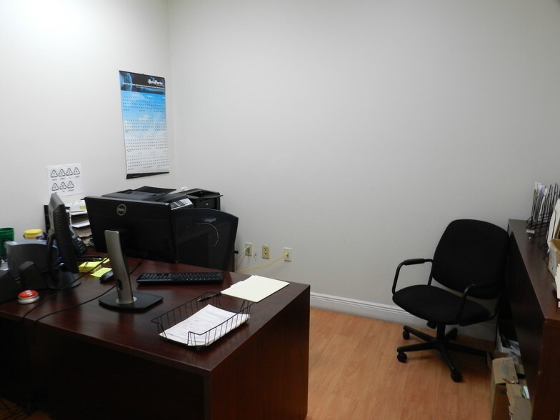 More Photos Of 933 Shotgun Rd, Sunrise Warehouse For Sale