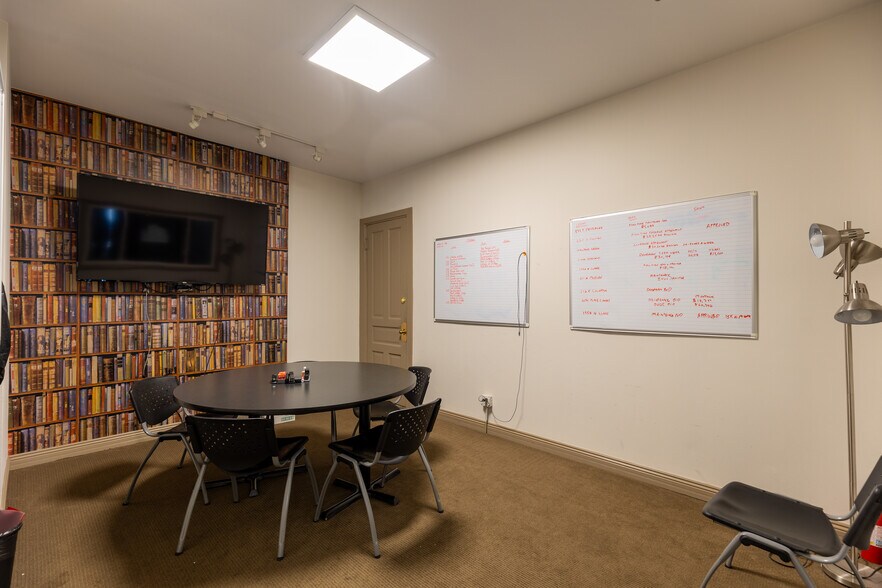 More Photos Of 827 N Milwaukee Ave, Chicago Storefront Retail Office For Sale