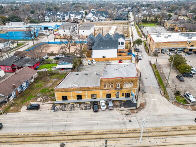 More Photos Of 5208 Harrisburg Blvd, Houston Storefront For Lease