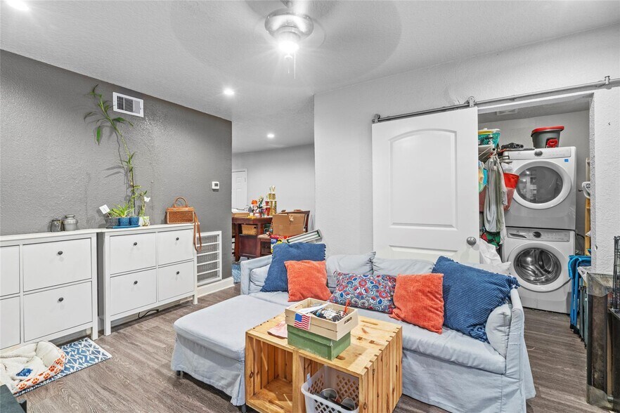 More Photos Of 4630 Woodside St, Houston Apartments For Sale