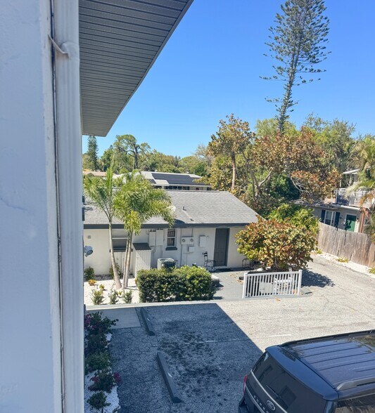 More Photos Of 1630 Redwood St, Sarasota Apartments For Sale