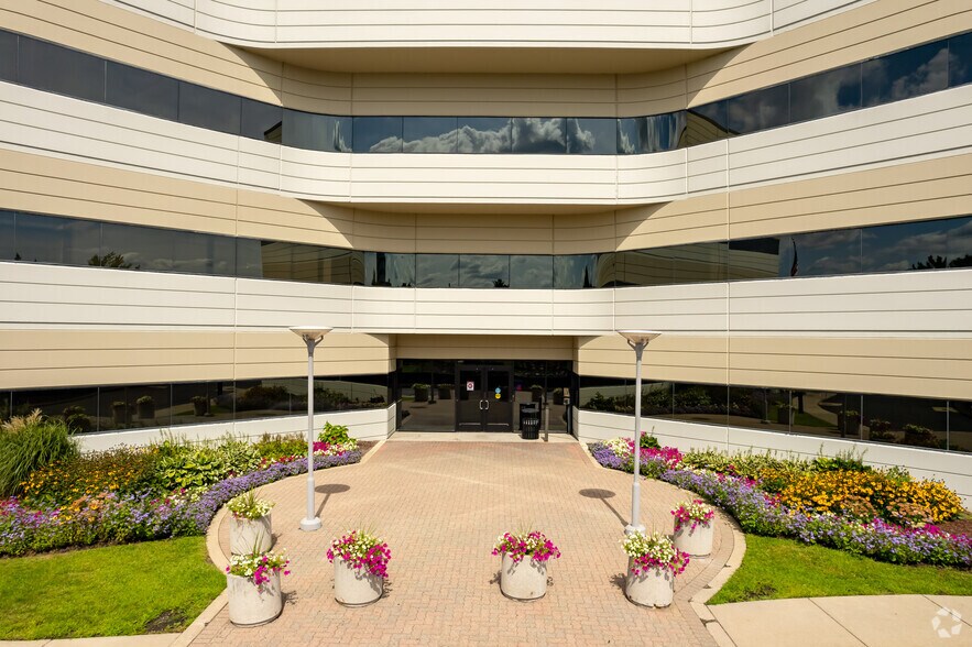 More Photos Of 28400 Northwestern Hwy, Southfield Office For Lease