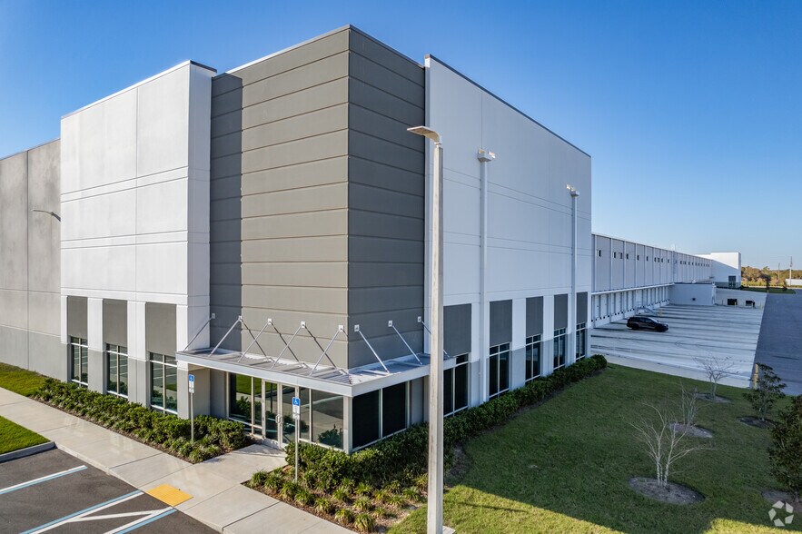 More Photos Of 2796 NW 35th St, Ocala Distribution For Lease