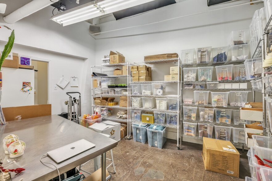 More Photos Of 3516 Fremont Pl N, Seattle General Retail For Lease