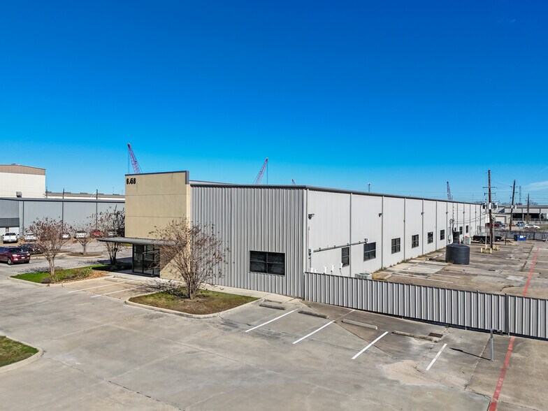 More Photos Of 6754-6758 Northwinds Dr, Houston Warehouse For Lease