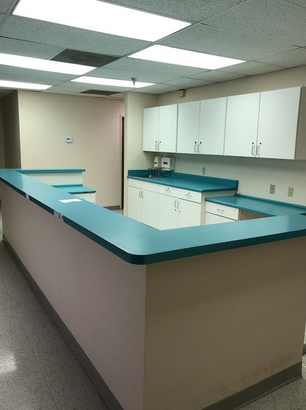 More Photos Of 81880 Dr Carreon Blvd, Indio Medical For Lease