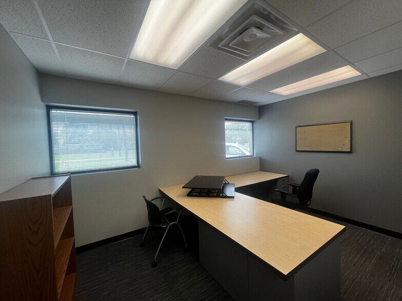 More Photos Of 7858 Industrial Pky, Plain City Warehouse For Lease