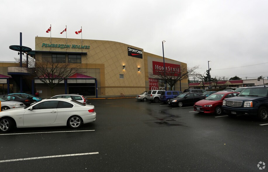 More Photos Of 805 Cloverdale Ave, Victoria Storefront For Lease