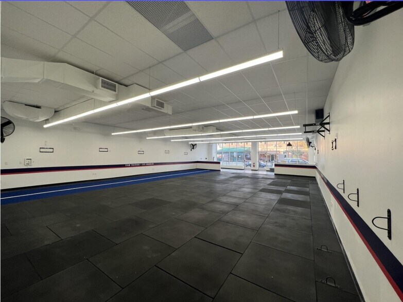 More Photos Of 209-215 W Troy St, Ferndale Storefront Retail Office For Lease