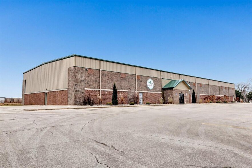More Photos Of 2125 American Blvd, De Pere Industrial For Lease