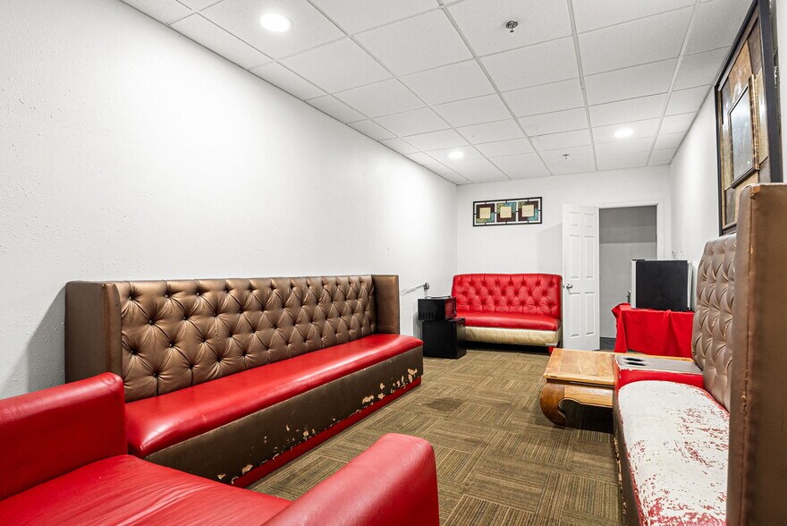 More Photos Of 13087 Hwy 271 N, Tyler Sports And Entertainment For Lease