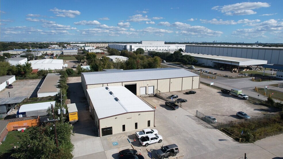 More Photos Of 6422 Calle Lozano Dr, Houston Warehouse For Lease