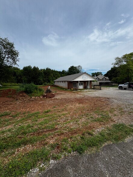 More Photos Of 7589 Winchester Rd, New Market Flex For Sale
