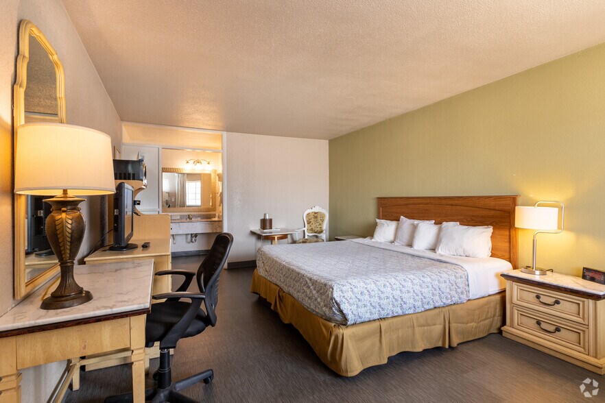 More Photos Of 201 Stagecoach Trl, Ogallala Hospitality For Sale