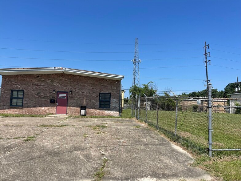 More Photos Of 1123 N Carrollton Ave, Baton Rouge Warehouse For Lease