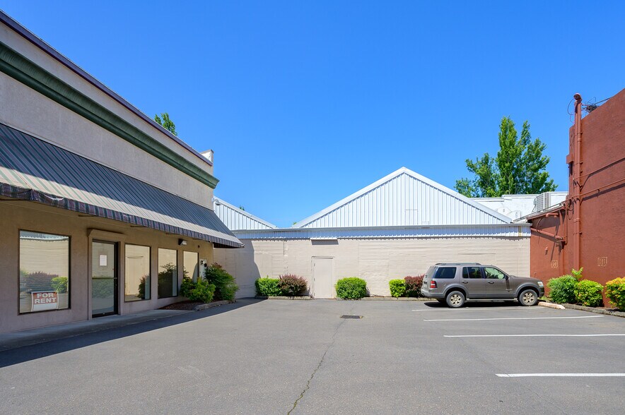 More Photos Of 119-137 NE 3rd St, Mcminnville Medical For Lease