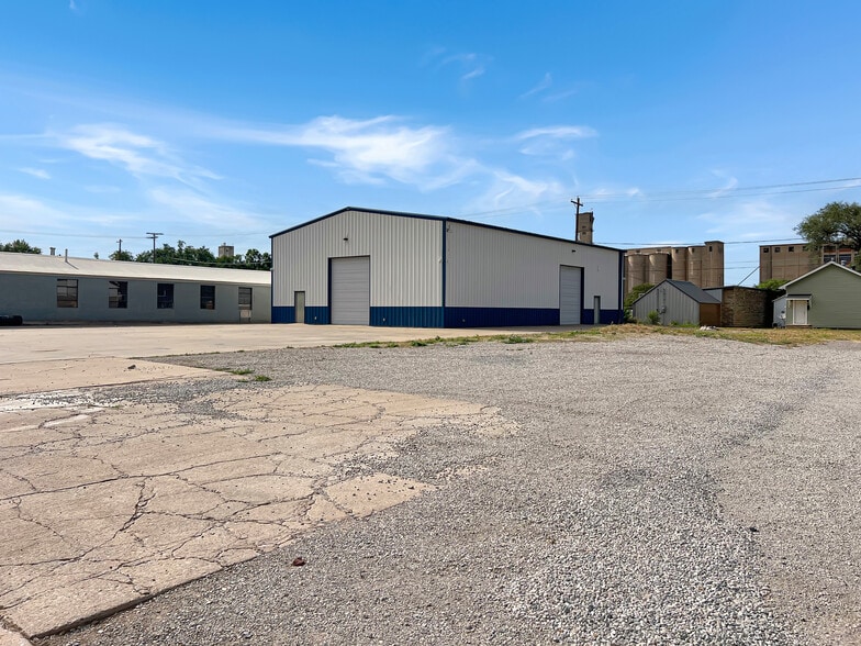 More Photos Of 614 Choctaw st, Alva Flex For Sale
