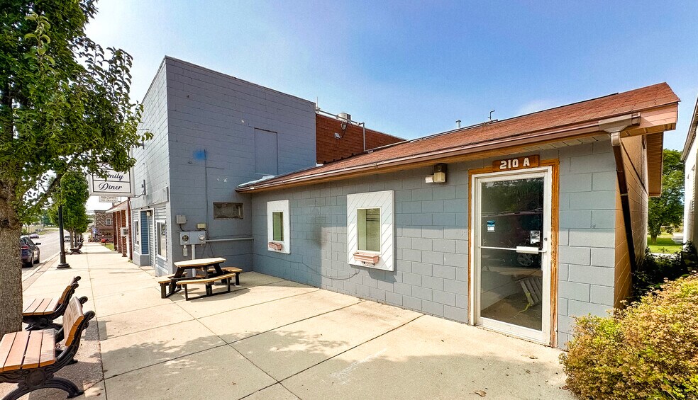 More Photos Of 210 2nd St, Lincoln Flex For Sale