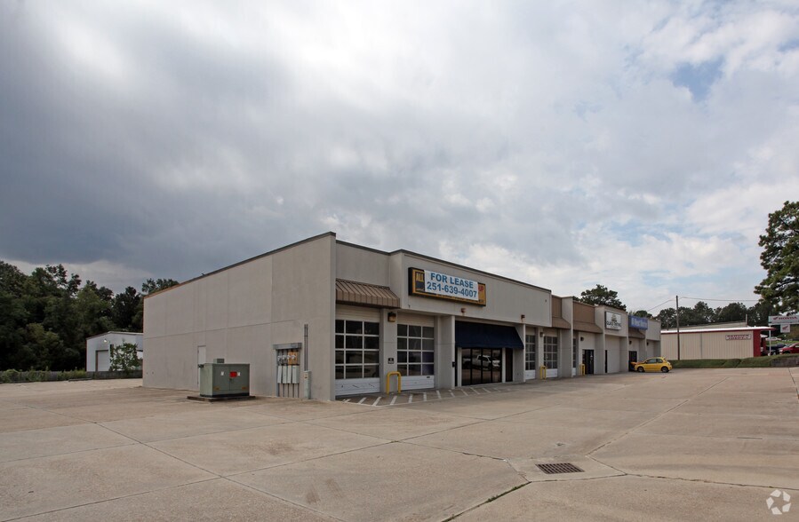 More Photos Of 3747 Government Blvd, Mobile Flex For Lease