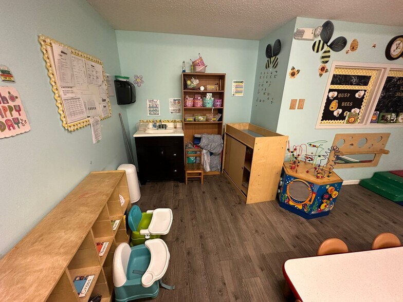 More Photos Of 90 S Doverplum Ave, Kissimmee Schools For Lease