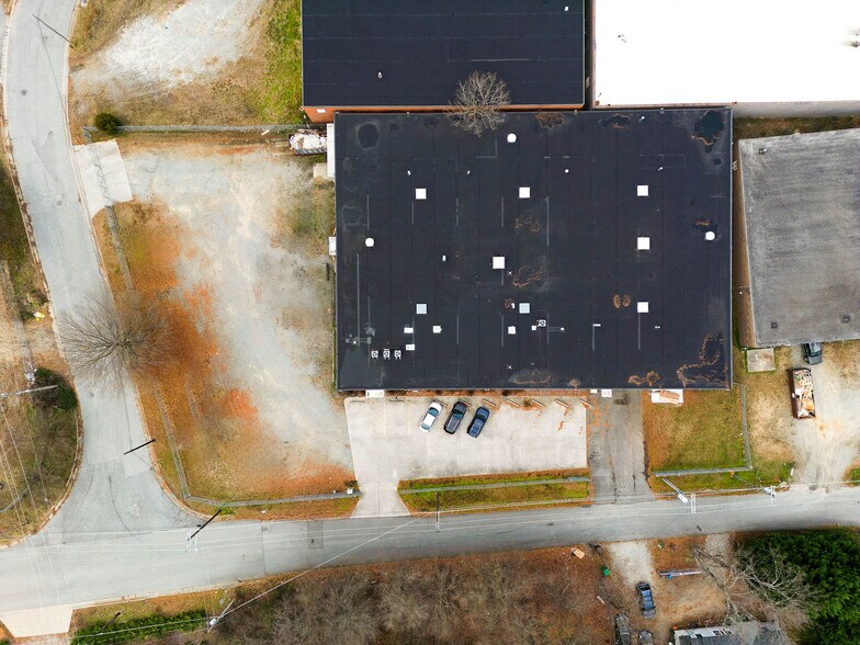 More Photos Of 1330 Potts Ave, High Point Warehouse For Sale