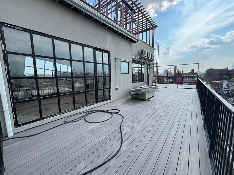 More Photos Of 310 Meserole St, Brooklyn Flex For Lease