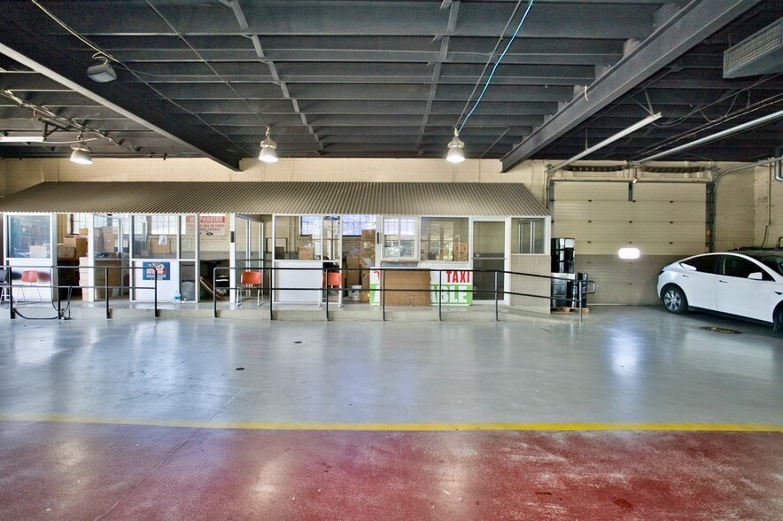 More Photos Of 6500 N Western Ave, Chicago General Retail For Sale
