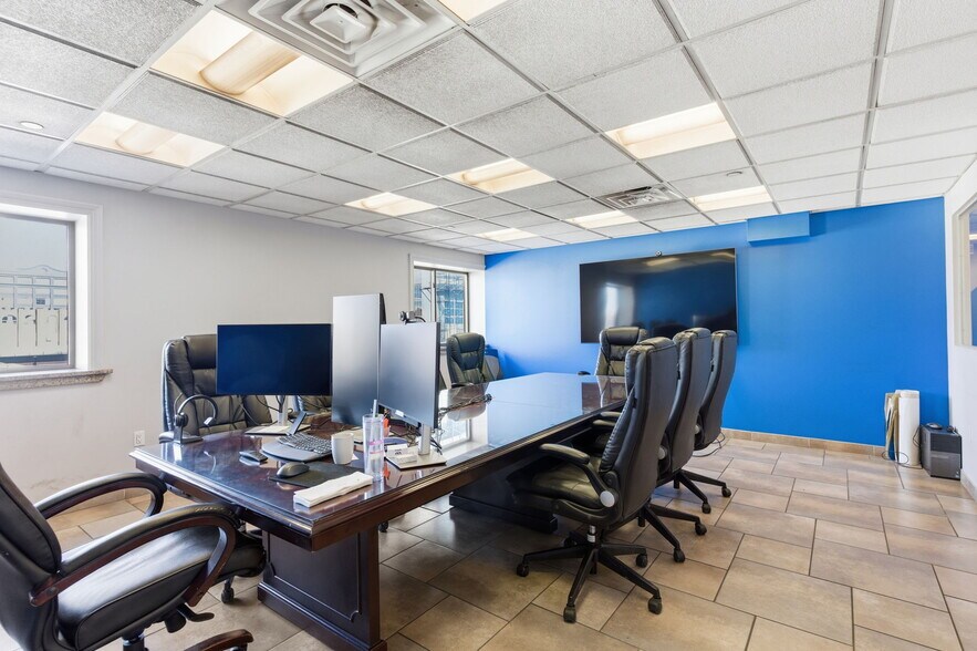 More Photos Of 128 44th St, Brooklyn Warehouse For Lease