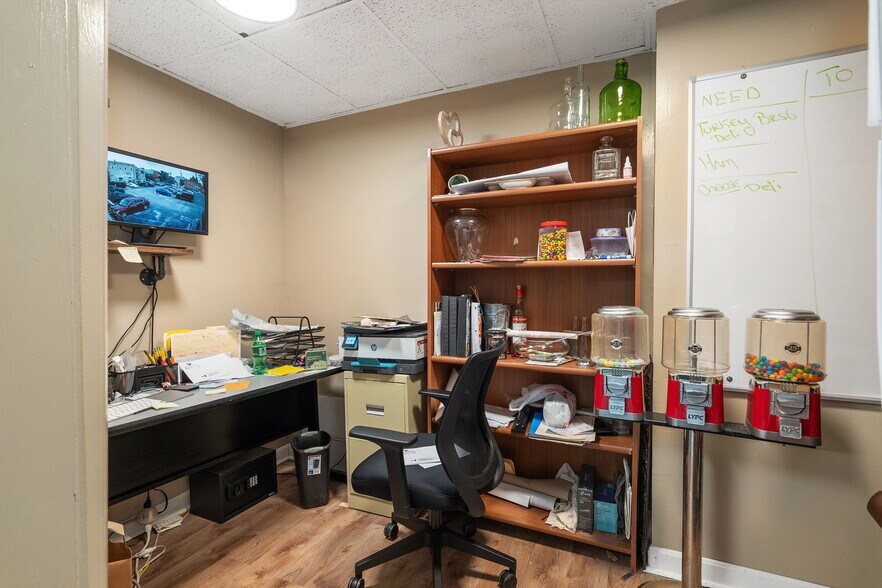 More Photos Of 140 Clinton St, Schenectady Storefront Retail Residential For Lease