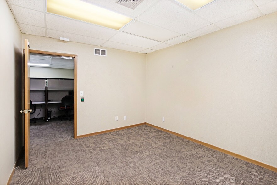 More Photos Of 710 1st Ave SW, Largo Office For Lease