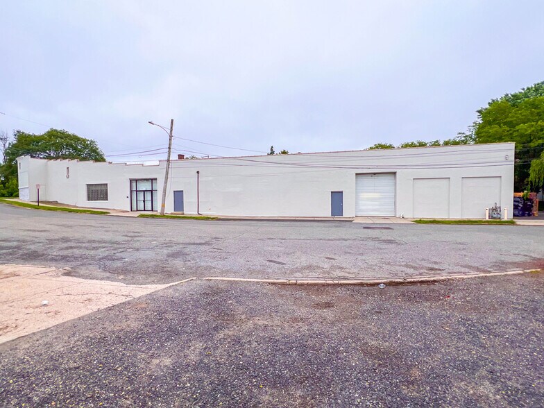 More Photos Of 222 E Bridge St, Morrisville Light Distribution For Sale